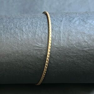 Women’s vintage dainty gold tone patterned bangle bracelet one size‎